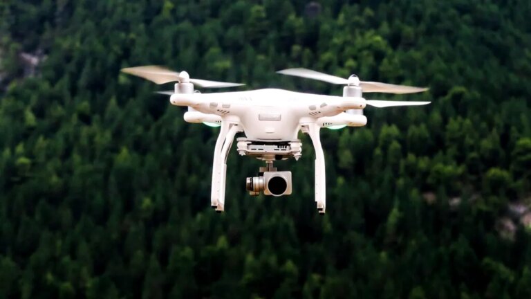 ucraina-anunta-ca-a-distrus-drone-rusesti-conectate-la-starlink-in-marea-neagra