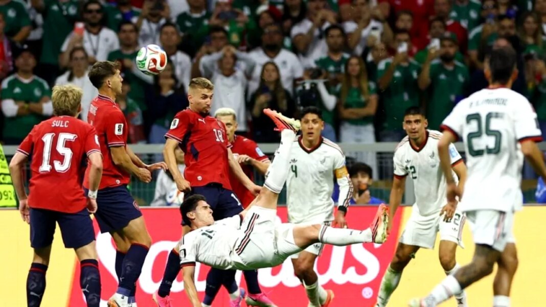 mexicul-scrie-istorie-la-cupa-mondiala-dupa-3-0-cu-cehia:-trei-victorii-din-trei-si-o-performanta-fara-precedent mexicul-scrie-istorie-la-cupa-mondiala-dupa-3-0-cu-cehia:-trei-victorii-din-trei-si-o-performanta-fara-precedent