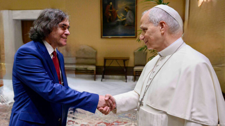 scriitorul-mircea-cartarescu-a-fost-primit-la-vatican-de-papa-leon-al-xiv-lea
