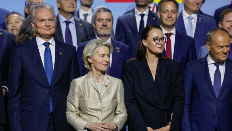 ucraina-primeste-prima-transa-din-imprumutul-ue-de-90-de-miliarde-de-euro.-ursula-von-der-leyen:-„solidaritate-pusa-in-practica”