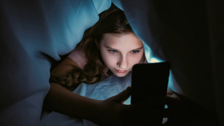 majoritatea-adolescentilor-australieni-continua-sa-foloseasca-retelele-sociale,-in-ciuda-interdictiei.-concluziile-unui-nou-studiu