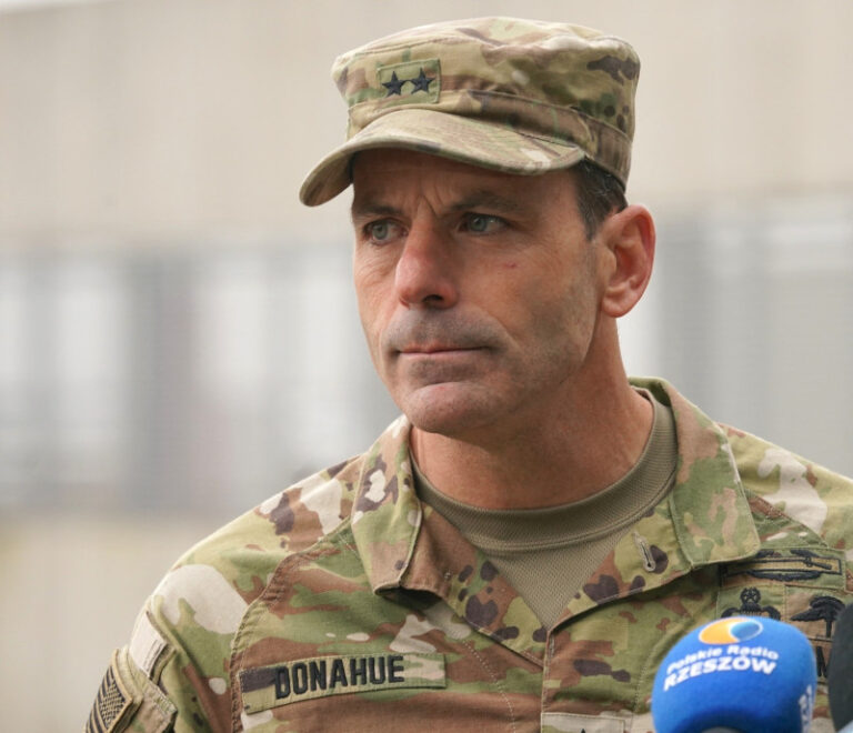 inca-un-general-de-rang-inalt,-ultimul-soldat-american-care-a-parasit-afganistanul,-si-a-anuntat-brusc-demisia