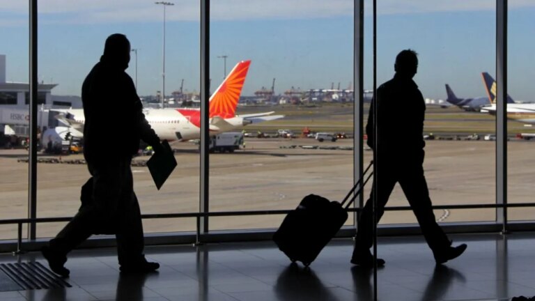 turistii,-amenintati-de-cozi-de-pana-la-sase-ore-in-aeroporturi-in-acesta-vara.-roma-trage-semnalul-de-alarma