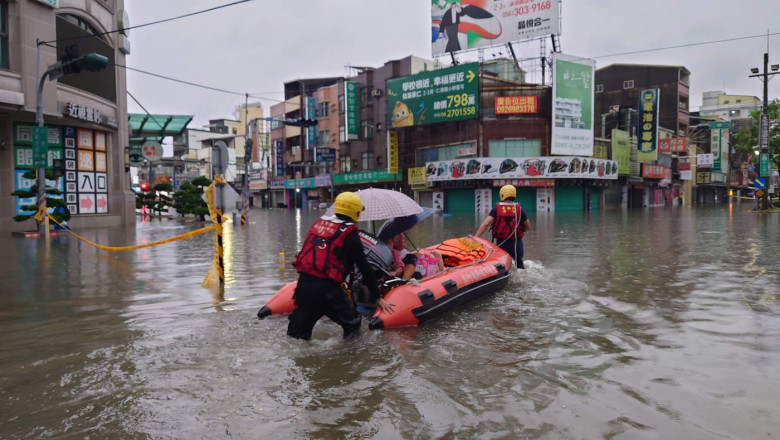 japonia-a-evacuat-2-milioane-de-oameni-din-calea-taifunului-mekkhala,-care-a-facut-deja-ravagii-in-taiwan japonia-a-evacuat-2-milioane-de-oameni-din-calea-taifunului-mekkhala,-care-a-facut-deja-ravagii-in-taiwan