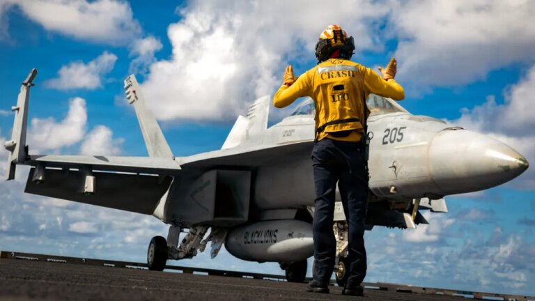sua-au-lovit-tinte-militare-iraniene-dupa-atacul-asupra-unei-nave-comerciale-in-stramtoarea-ormuz