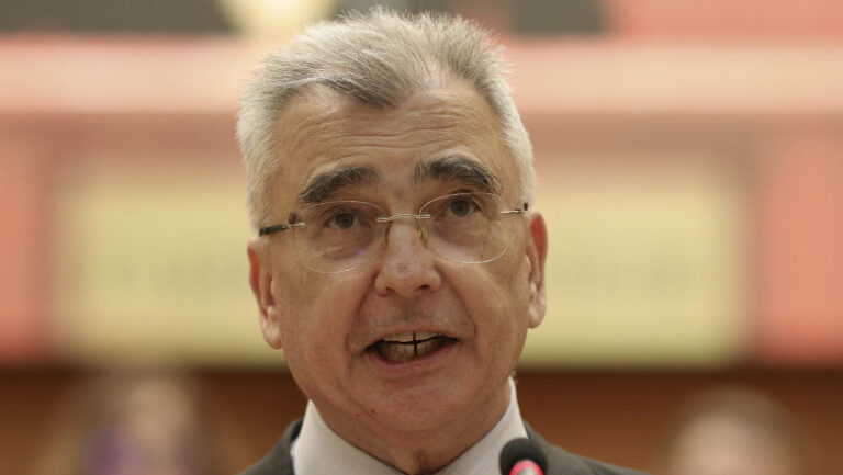 petrisor-peiu-explica-pozitionarea-aur-in-favoarea-anticipatelor:-nicusor-dan-nu-crede-in-democratie-si-in-egalitatea-dintre-partide