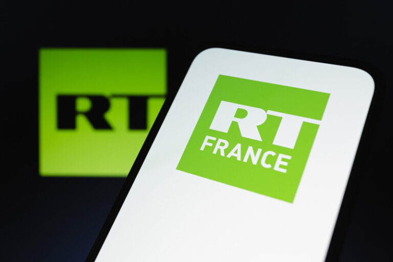 vocea-lui-putin-in-urechile-francezilor.-cum-reuseste-fosta-sefa-a-rt-france-sa-continue-propaganda-rusa-la-paris:-„e-ca-darth-vader”