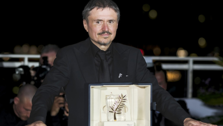 cristian-mungiu-cere-ca-sala-palatului-sa-fie-folosita-de-cineasti-pentru-premierele-romanesti.-„doar-50-de-orase-mai-au-cinematografe”