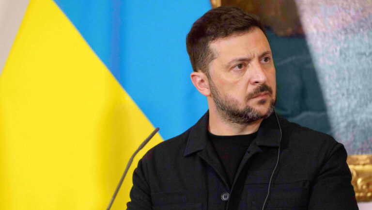 zelenski-spune-ca-armata-ucraineana-poate-lovi-infrastructura-logistica-rusa-in-toate-zonele-ocupate:-„nu-exista-drumuri-sigure”