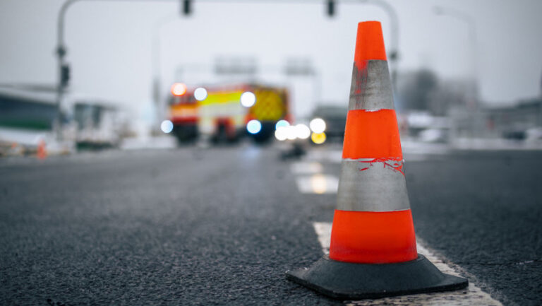o-soferita-a-murit,-dupa-ce-tir-ul-pe-care-l-conducea-s-a-izbit-de-parapetul-de-pe-marginea-autostrazii-a1