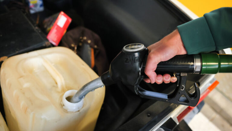 efectul-atacurilor-ucrainene:-la-moscova-unele-statii-de-carburant-au-inceput-sa-limiteze-vanzarile