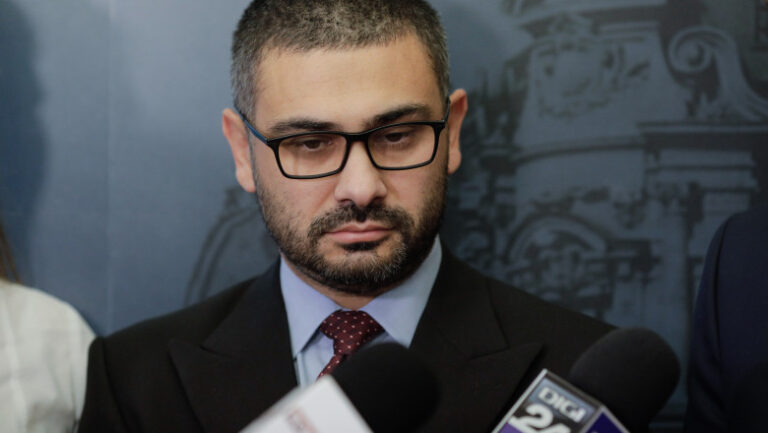 florin-manole-il-acuza-pe-dragos-pislaru-ca-dezinformeaza-in-cazul-sporului-de-dirigentie:-„era-in-proiectul-pe-care-l-am-lasat”
