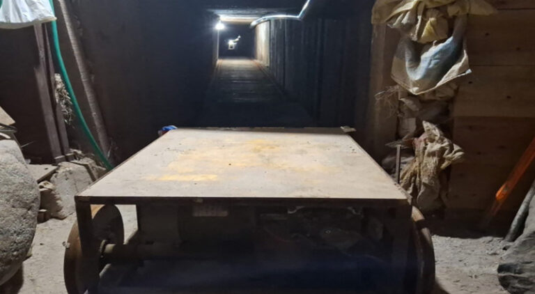 cocaina-la-capatul-tunelului:-un-pasaj-subteran-folosit-pentru-traficul-de-droguri,-descoperit-intre-california-si-mexic