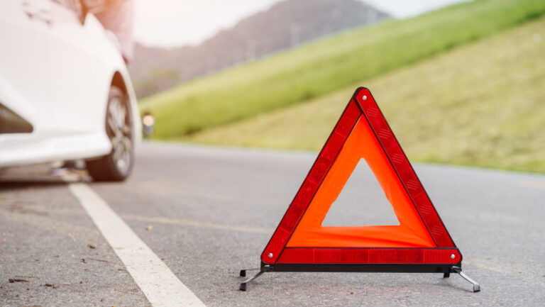 accident-grav-in-oradea:-patru-masini-implicate,-o-femeie-si-o-minora-au-ajuns-la-spital