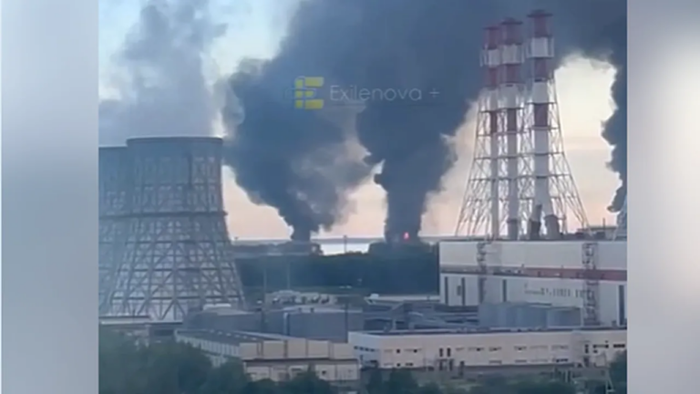 cel-mai-mare-terminal-petrolier-din-rusia-a-luat-foc-la-sankt-petersburg-dupa-un-atac-cu-drone