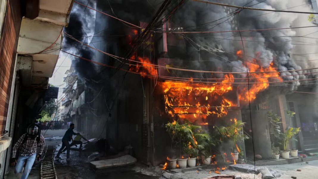 incendiu-devastator-intr-o-cladire-din-new-delhi:-patru-morti-si-37-de-persoane-salvate incendiu-devastator-intr-o-cladire-din-new-delhi:-patru-morti-si-37-de-persoane-salvate