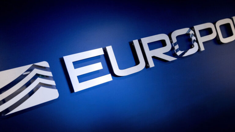 operatiune-europol-vizand-streamingul-ilegal.-au-fost-destructurate-noua-retele-care-ofereau-acces-ilegal-la -canale-de-film-sau-sport