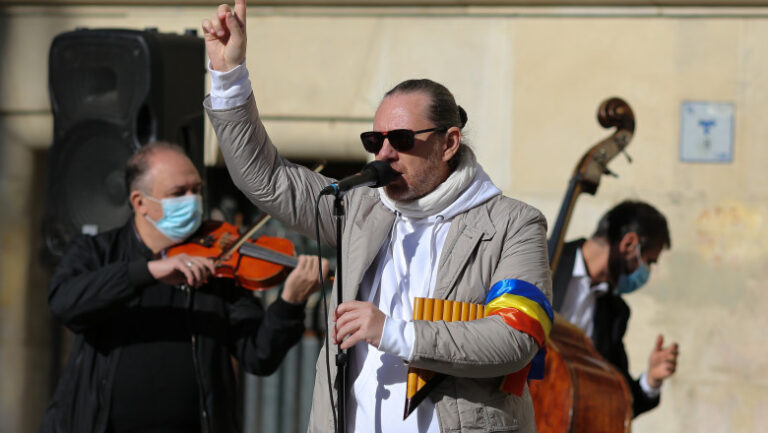 cum-a-ajuns-naistul-nicolae-voiculet-de-la-personaj-negativ-dat-exemplu-pentru-promovarea-dezinformarii,-la-membru-in-conducerea-icr