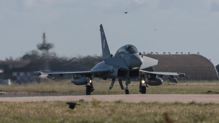 patru-avioane-eurofighter-typhoon-ale-fortelor-aeriene-italiene-au-aterizat-la-baza-mihail-kogalniceanu.-au-sosit-si-180-de-militari