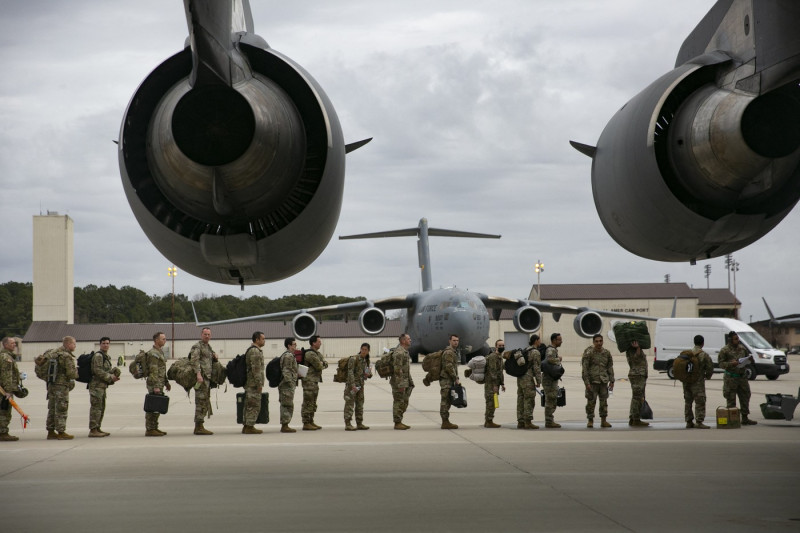 trupe sua avion militar
