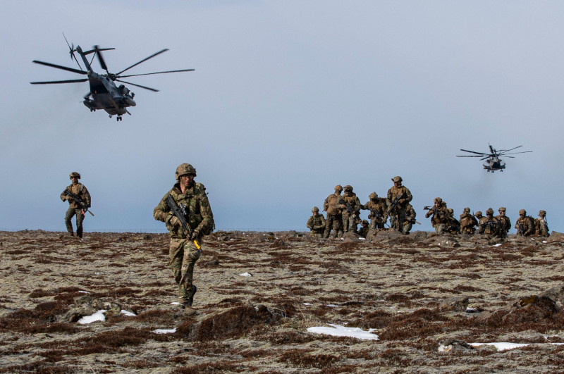 U.S. Marines assigned to the 22nd Marine Expeditionary Unit and Royal Marine Commandos assigned to M Company, 42 Commando Royal Marines execute a tactical recovery of aircraft and personnel exercise during Northern Viking 2022 on Keflavik Airbase, Iceland