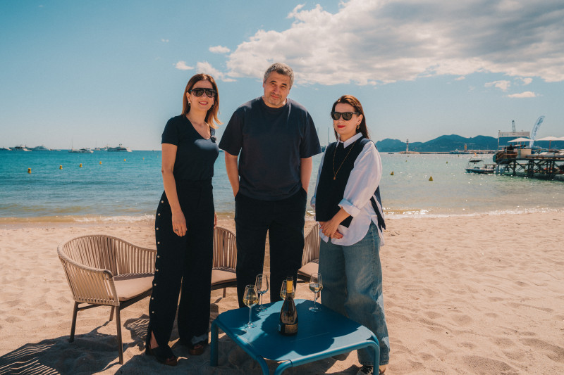 5_Amalia Enache, Radu Jude, Alexandra Tănăsescu_CANNES 2026_Jidvei SPIRIT-Foto Nicolae Anghel pentru Jidvei