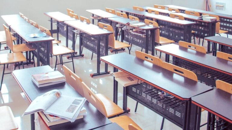 bac-2026.-candidatii-sustin-proba-la-matematica-sau-istorie,-cu-o-zi-mai-tarziu-decat-era-stabilit-initial