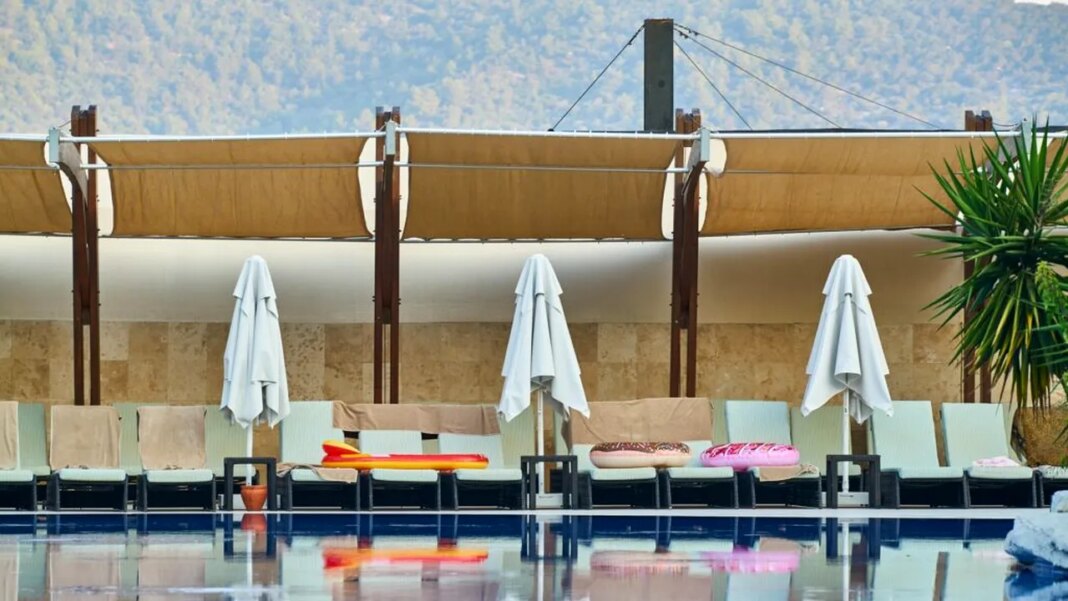 turistii-transforma-vacanta-intr-o-competitie-pentru-sezlonguri.-masurile-dure-luate-de-hoteluri turistii-transforma-vacanta-intr-o-competitie-pentru-sezlonguri.-masurile-dure-luate-de-hoteluri