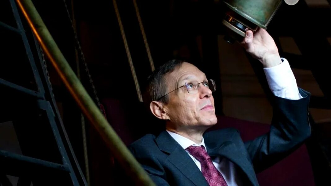profesorul-de-la-harvard-care-sustine-ca-extraterestrii-ne-au-vizitat-va-conduce-noul-consiliu-ozn-al-lui-trump profesorul-de-la-harvard-care-sustine-ca-extraterestrii-ne-au-vizitat-va-conduce-noul-consiliu-ozn-al-lui-trump