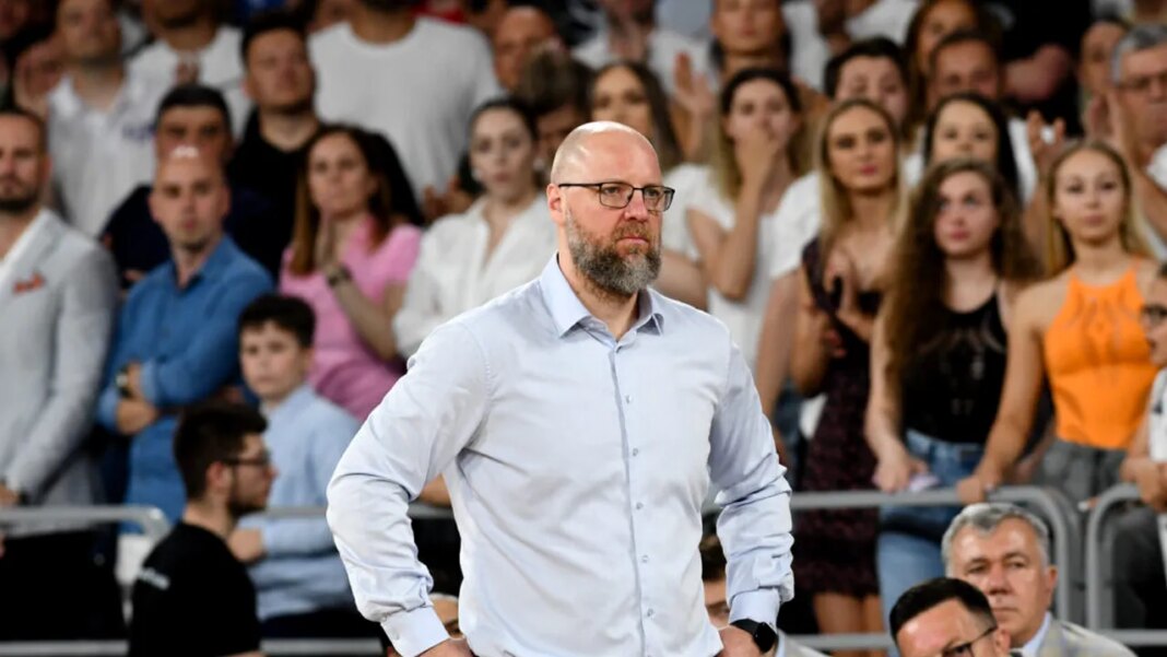 mihai-silvasan,-selectionerul-romaniei,-dupa-succesul-cu-grecia-din-preliminariile-cupei-mondiale-de-baschet:-victorie-foarte-importanta-pentru-baschetul-romanesc mihai-silvasan,-selectionerul-romaniei,-dupa-succesul-cu-grecia-din-preliminariile-cupei-mondiale-de-baschet:-victorie-foarte-importanta-pentru-baschetul-romanesc