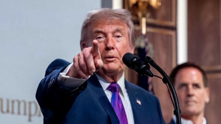„ii-vom-trimite-in-exil”:-trump-promite-sa-ii-expulzeze-pe-„comunisti”-din-statele-unite