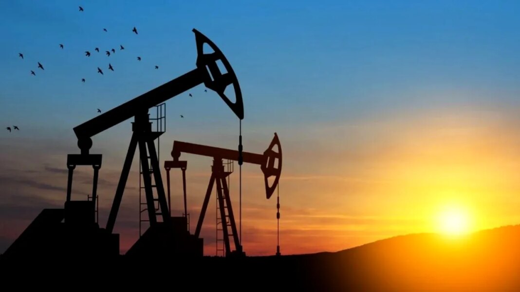 pretul-petrolului-scade-usor-dupa-ce-opec+-a-decis-ca-in-august-sa-majoreze-productia-de-petrol