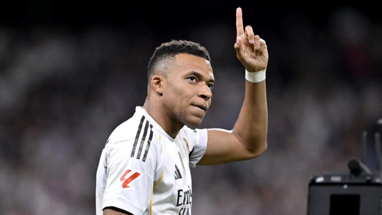 mbappe,-tina-unui„atac-rasist”-ale-unei-senatoare-din-paraguay.-presedintele-macron-ii-ofera-sprijin-fotbalistului-francez