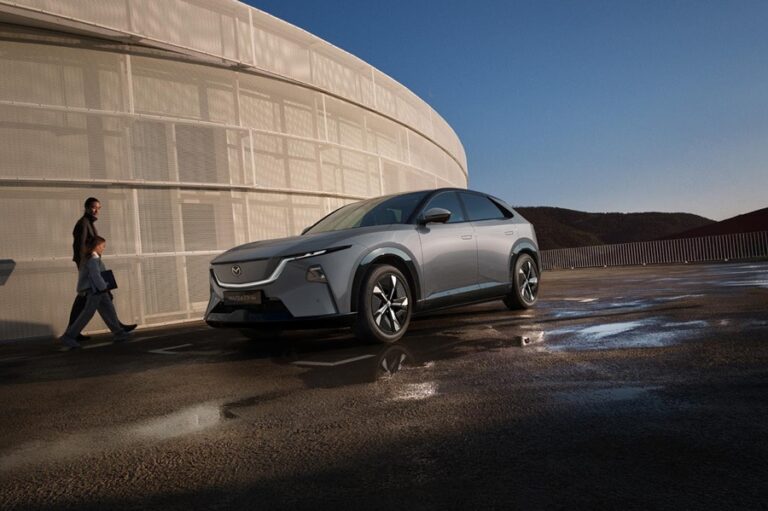 noua-mazda-cx-6e:-cand-performanta-electrica-intalneste-inteligenta-artificiala