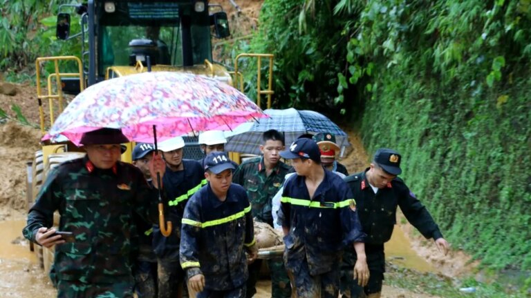 tragedie-in-china:-21-de-oameni-au-murit-in-urma-unei-alunecari-de-teren