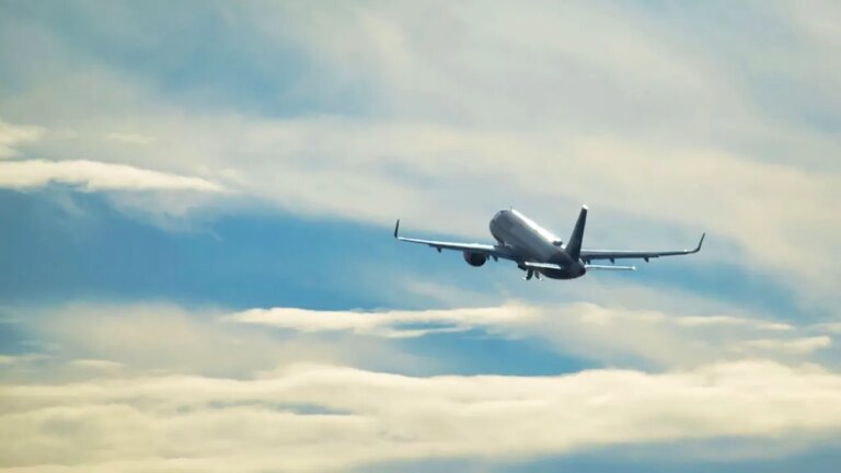 un-avion-cargo-cu-5-persoane-la-bord-a-disparut-in-largul-coastei-pakistanului
