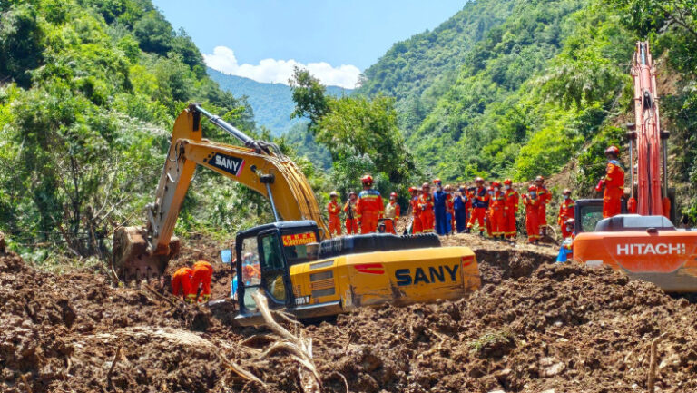 o-alunecare-de-teren-in-nord-vestul-chinei-a-ingropat-peste-30-de-oameni.-bilant:-21-de-morti
