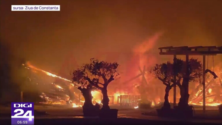 incendiu-in-mamaia.-au-ars-doua-baruri-de-pe-plaja-din-nordul-statiunii