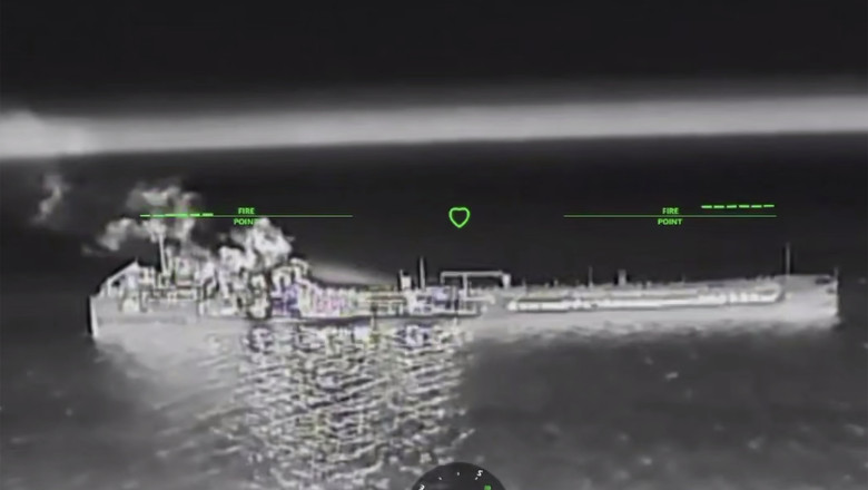 doua-petroliere-rusesti,-lovite-de-drone-ucrainene-in-marea-azov.-unul-dintre-ele-a-luat-foc doua-petroliere-rusesti,-lovite-de-drone-ucrainene-in-marea-azov.-unul-dintre-ele-a-luat-foc