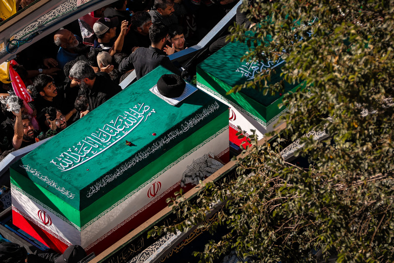 iranul-l-a-ingropat-pe-ali-khamenei-si-odata-cu-batranul-ayatollah-s-a-dus-si-atitudinea-retinuta-fata-de-jignirile-americanilor