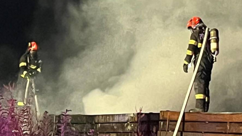 incendiu-in-zona-pietei-garii-din-targu-mures:-au-luat-foc-stive-de-traverse-de-cale-ferata incendiu-in-zona-pietei-garii-din-targu-mures:-au-luat-foc-stive-de-traverse-de-cale-ferata