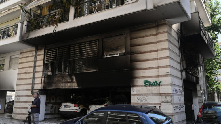 trei-oameni-au-fost-arestati-in-grecia-dupa-atacurile-cu-sticle-incendiare-la-locuintele-unor-politicieni,-soldate-cu-un-mort-si-patru