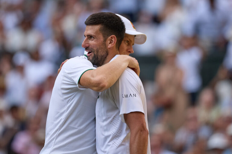 jannik-sinner-il-invinge-pe-novak-djokovic-si-ajunge-in-finala-masculina-de-la-wimbledon,-unde-il-va-intalni-pe-alexander-zverev