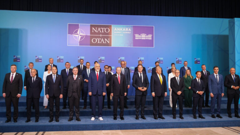 presedintele-turc-a-oferit-cadou-pistoale-si-munitie-celorlalti-lideri-nato-prezenti-la-summitul-de-la-ankara