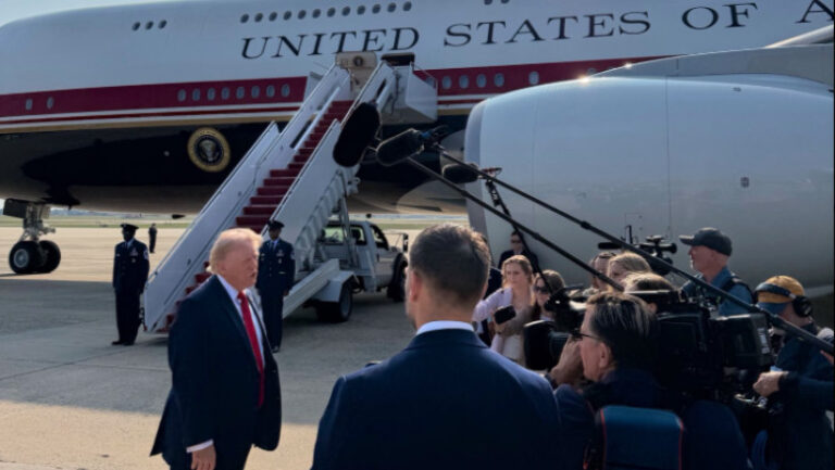 jurnalistii-care-au-dezvaluit-vulnerabilitatile-noului-air-force-one-sunt-citati-in-instanta.-procurorul-este-un-apropiat-al-lui-trump