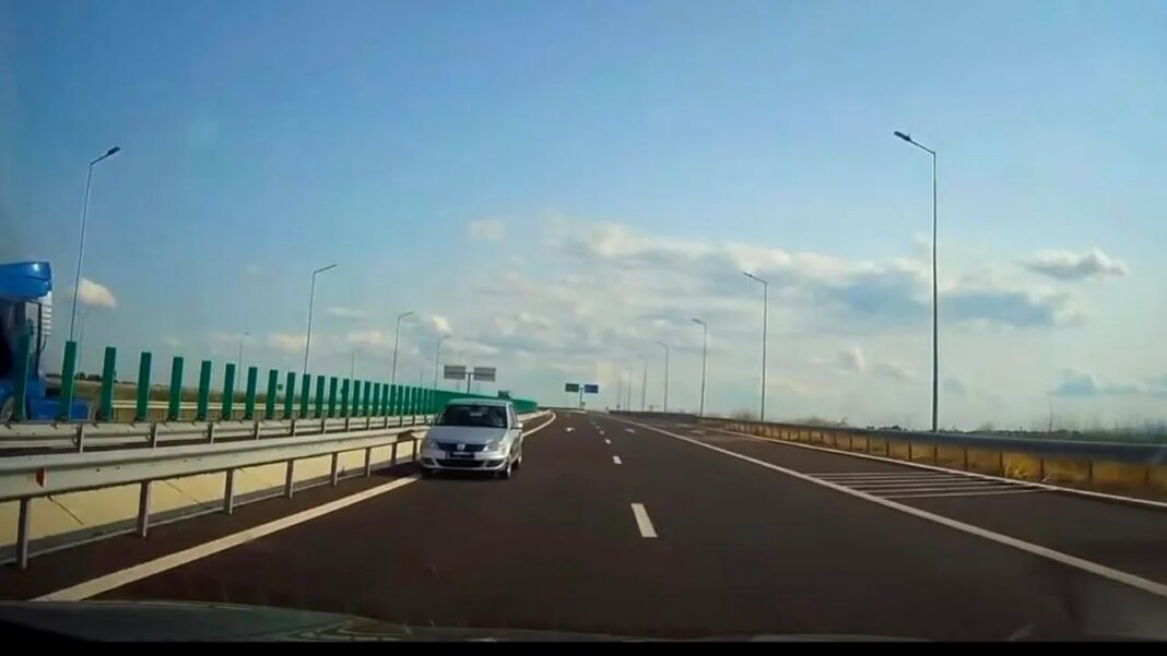 politistii-l-au-gasit-pe-soferul-care-a-mers-pe-contrasens-pe-autostrada-a7.-cine-este-si-ce-sanctiune-a-primit politistii-l-au-gasit-pe-soferul-care-a-mers-pe-contrasens-pe-autostrada-a7.-cine-este-si-ce-sanctiune-a-primit