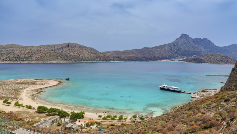 topul-celor-mai-frumoase-plaje-din-grecia.-o-insula-preferata-de-romani-pentru-vacante-domina-clasamentul topul-celor-mai-frumoase-plaje-din-grecia.-o-insula-preferata-de-romani-pentru-vacante-domina-clasamentul