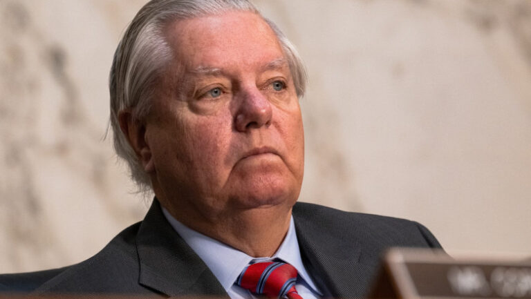 senatorul-american-lindsay-graham,-aliatul-lui-trump-si-sustinator-al-ucrainei,-a-murit-„in-urma-unei-boli-scurte-si-subite”