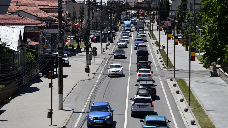 trafic-intens-spre-bucuresti:-se-circula-in-coloana-pe-valea-prahovei-si-autostrada-soarelui.-rute-alternative-recomandate trafic-intens-spre-bucuresti:-se-circula-in-coloana-pe-valea-prahovei-si-autostrada-soarelui.-rute-alternative-recomandate