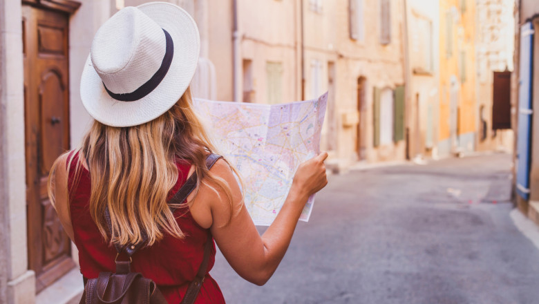 destinatia-turistica-din-italia-unde-turistii-risca-amenzi-daca-se-plimba-fara-tricou-sau-in-costum-de-baie:-„era-si-timpul” destinatia-turistica-din-italia-unde-turistii-risca-amenzi-daca-se-plimba-fara-tricou-sau-in-costum-de-baie:-„era-si-timpul”